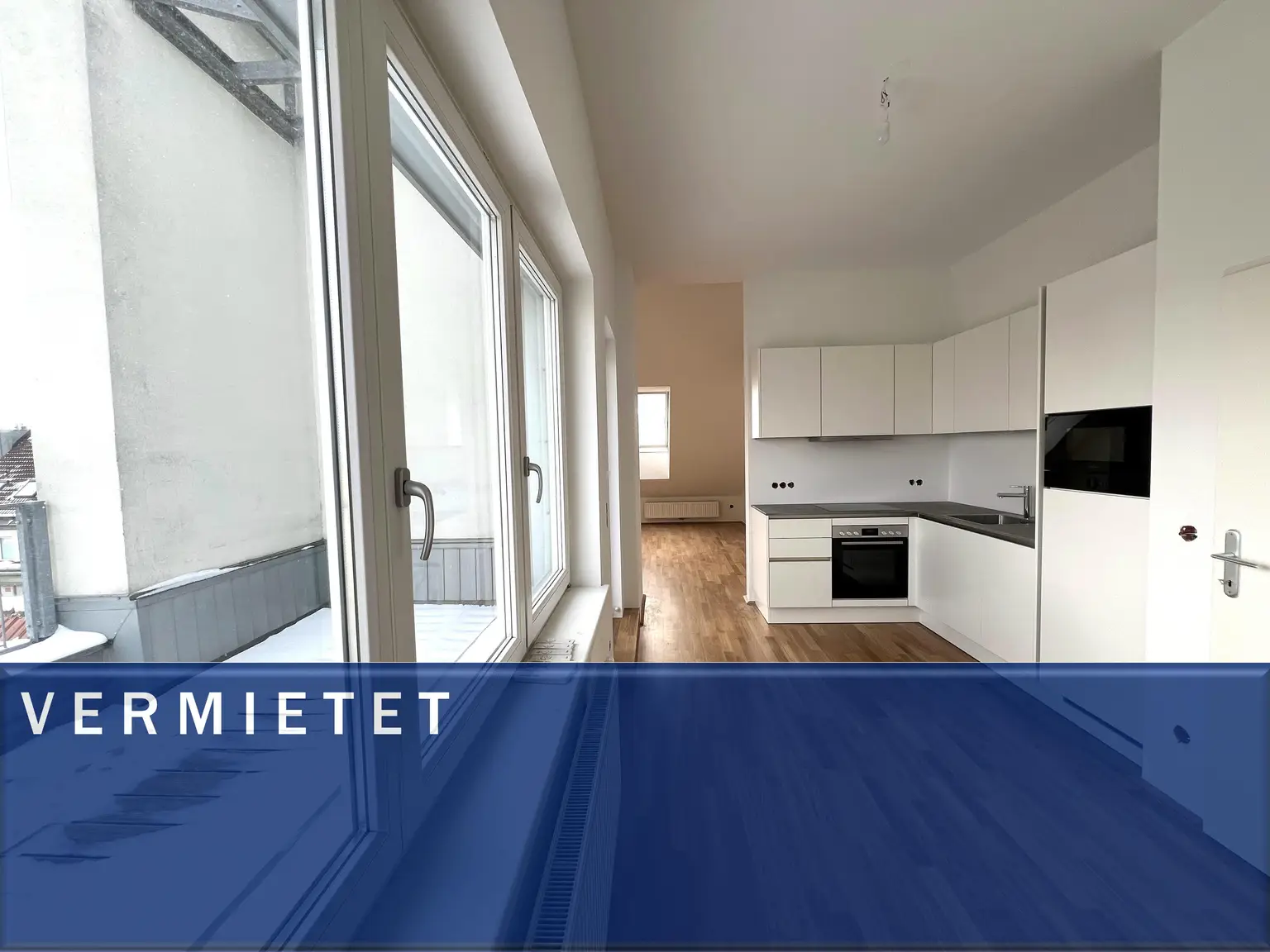 ERSTBEZUG NACH SANIERUNG: Helle klimatisierte Dachgeschoss-Wohnung in der Taborstraße