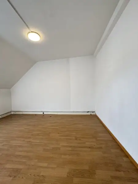 Gewerbeimmobilie in Bestlage mit Stellplatz– Ideal für Büro oder Praxis