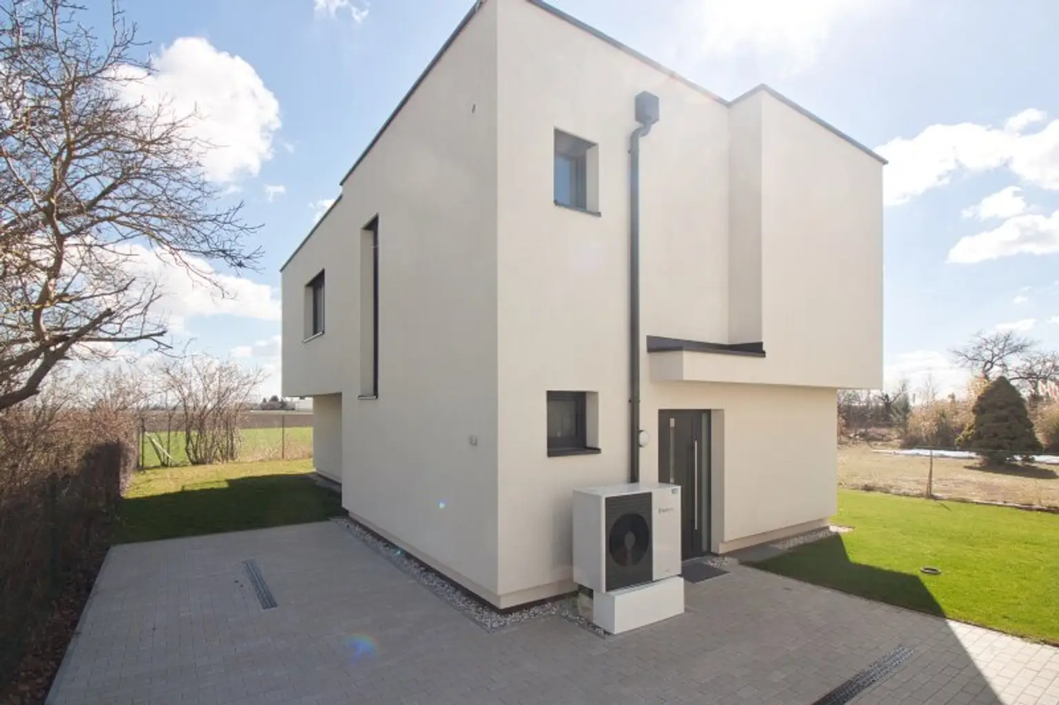 EINFAMILIENHAUS IN RUHELAGE | Ziegelhaus | großzügig, hell & hochwertig ausgestattet | mit Garten & Stellplatz