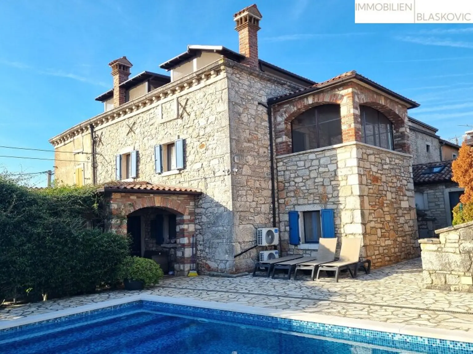 Porec Umgebung - Attraktives Steinhaus mit 2 Appartements und Pool/Wellness