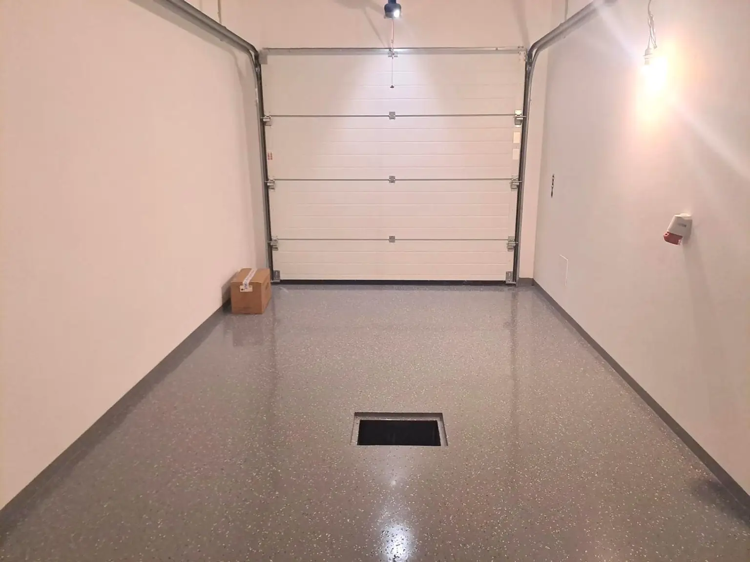 ERSTBEZUG! Exklusive Haushälfte mit Klima, Garage, Garten u. Pool