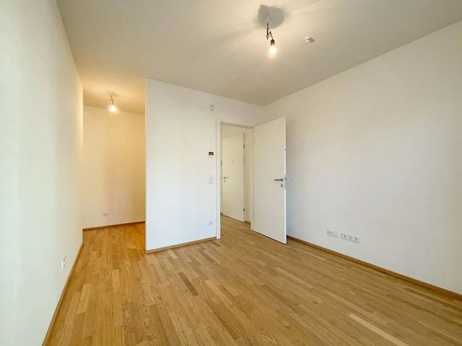 Schlafzimmer-mit-Schrankraum-Perspektive