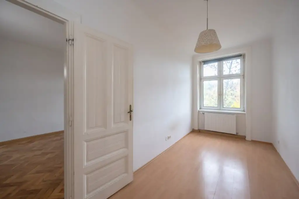 ++Fasangarten++ Altbau mit Potenzial – 2 Zimmer zum Sanieren
