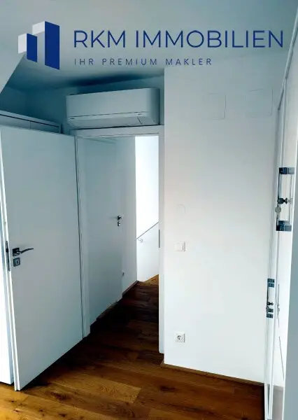 TOP - Neuwertige Dachgeschosswohnung in 1210 Wien – ca. 70 m², 3-Zimmer, ca. 23m² Terrasse und Garagenstellplatz - absolute Ruhelage