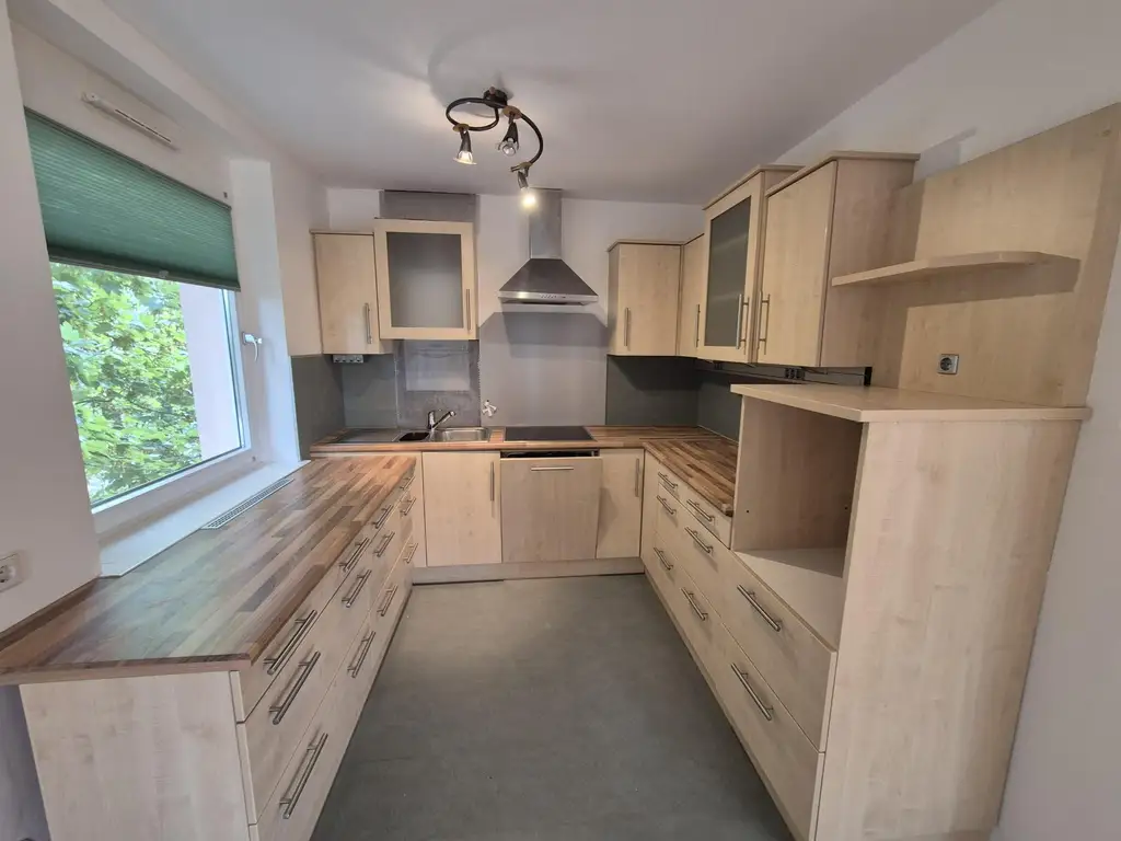 TOP GEPFLEGTE 3 ZIMMER WOHNUNG MIT LOGGIA