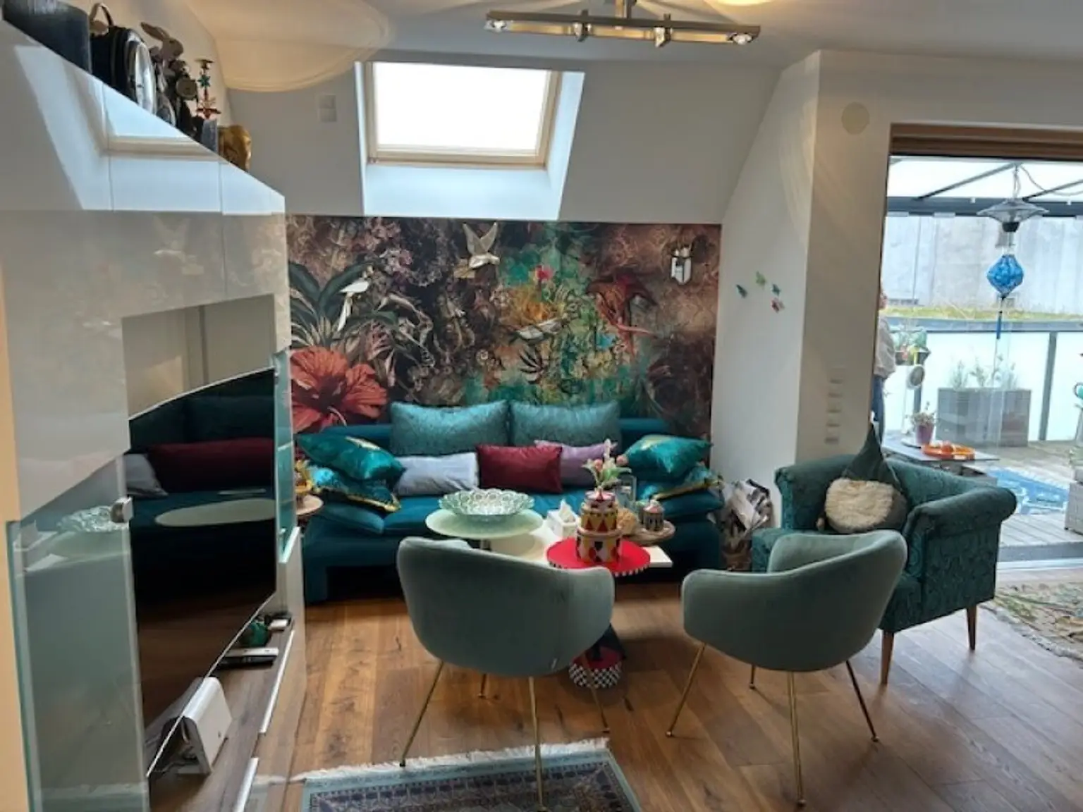Wunderbare Dachgeschosswohnung in Top Lage mt Garage im Eigentum