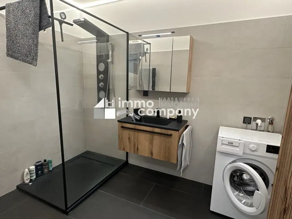Skyline-Living im 20. Bezirk – 13. Stock, Panoramablick & Garage“