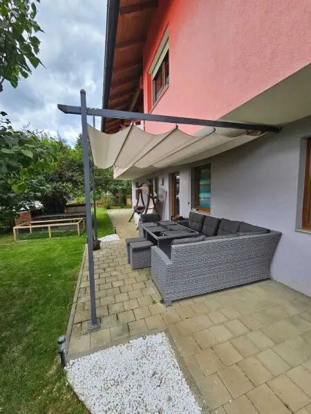 Neuwertiges  Familien Wohnhaus in Feldkirchen / St. Urban : 5 Zimmer, Garten, Balkone, tolle Ausstattung! mit  1 HA LW  Wiese für Tierhaltung