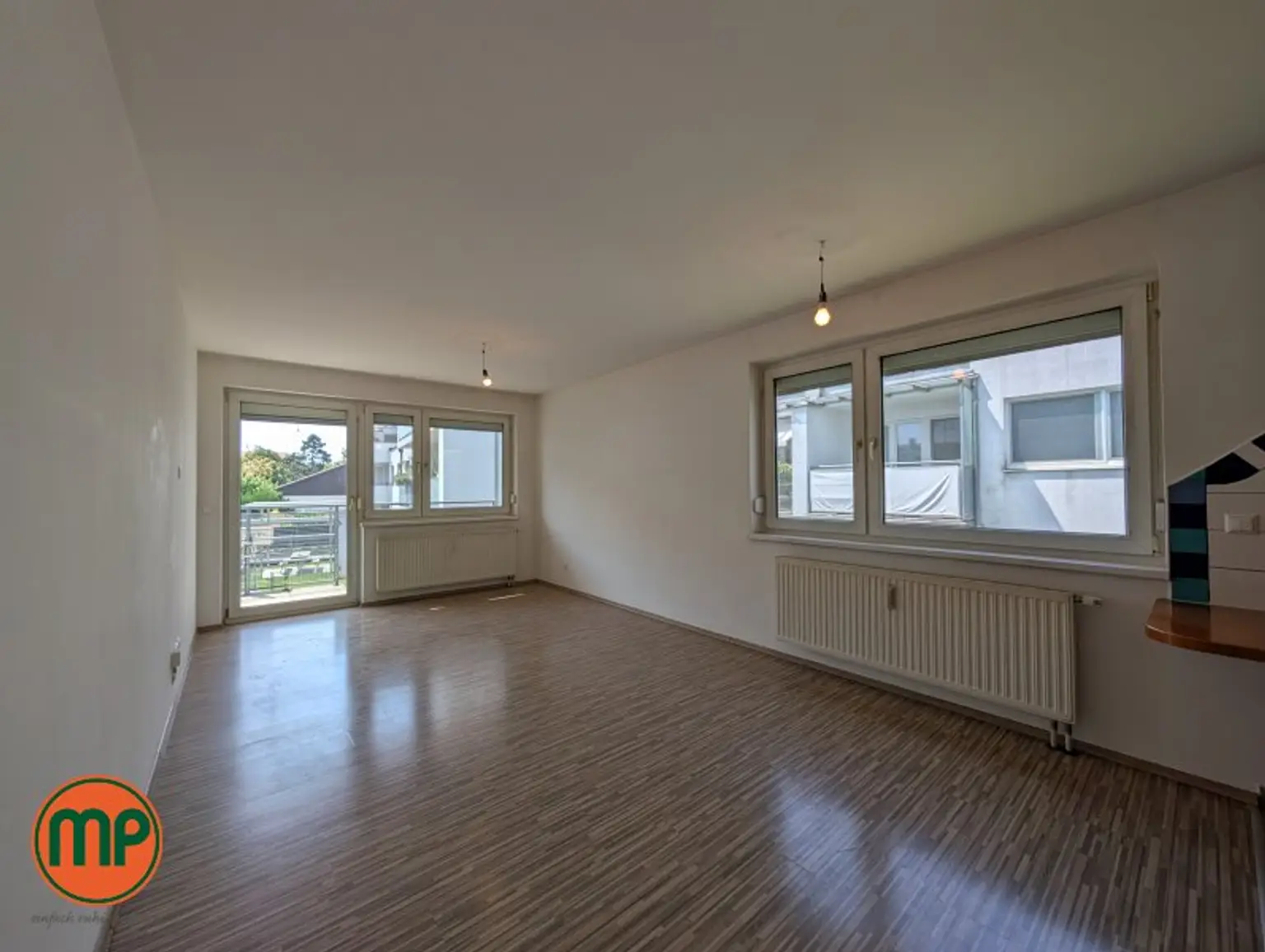 perfekte Raumaufteilung, riesiger Balkon und begehbarer Kleiderschrank sowie eine Garage