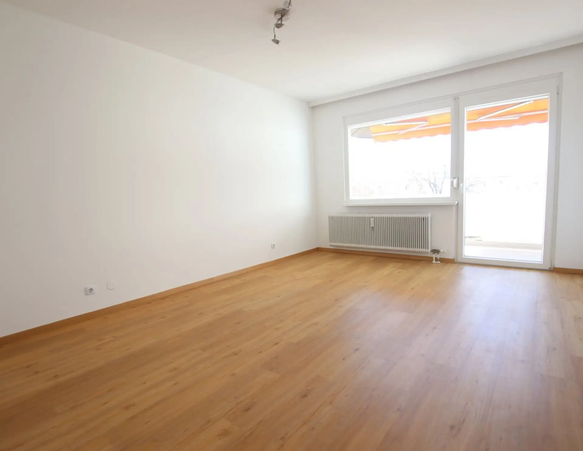 Schöne Sanierte 2 Zimmer Wohnung mit Loggia in Waidmannsdorf - Lodengasse