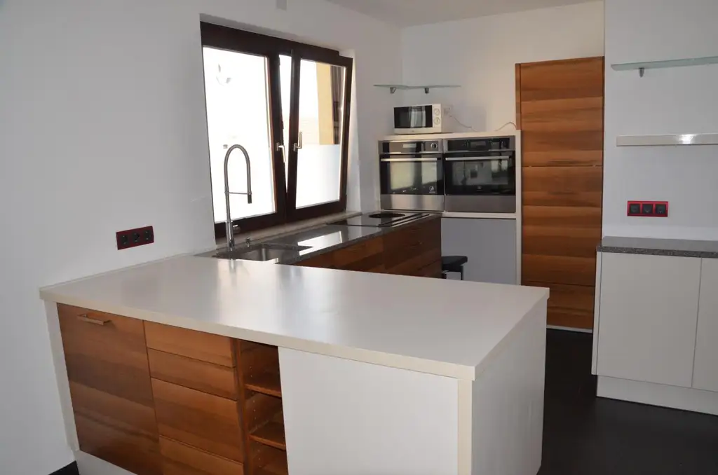 Moderne 4-Zimmer-Wohnung mit Wintergarten und Balkon