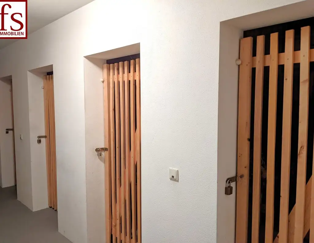 ERTRAGSOBJEKT 4 Wohnungen + Geschäftsfläche + 11 Garagen