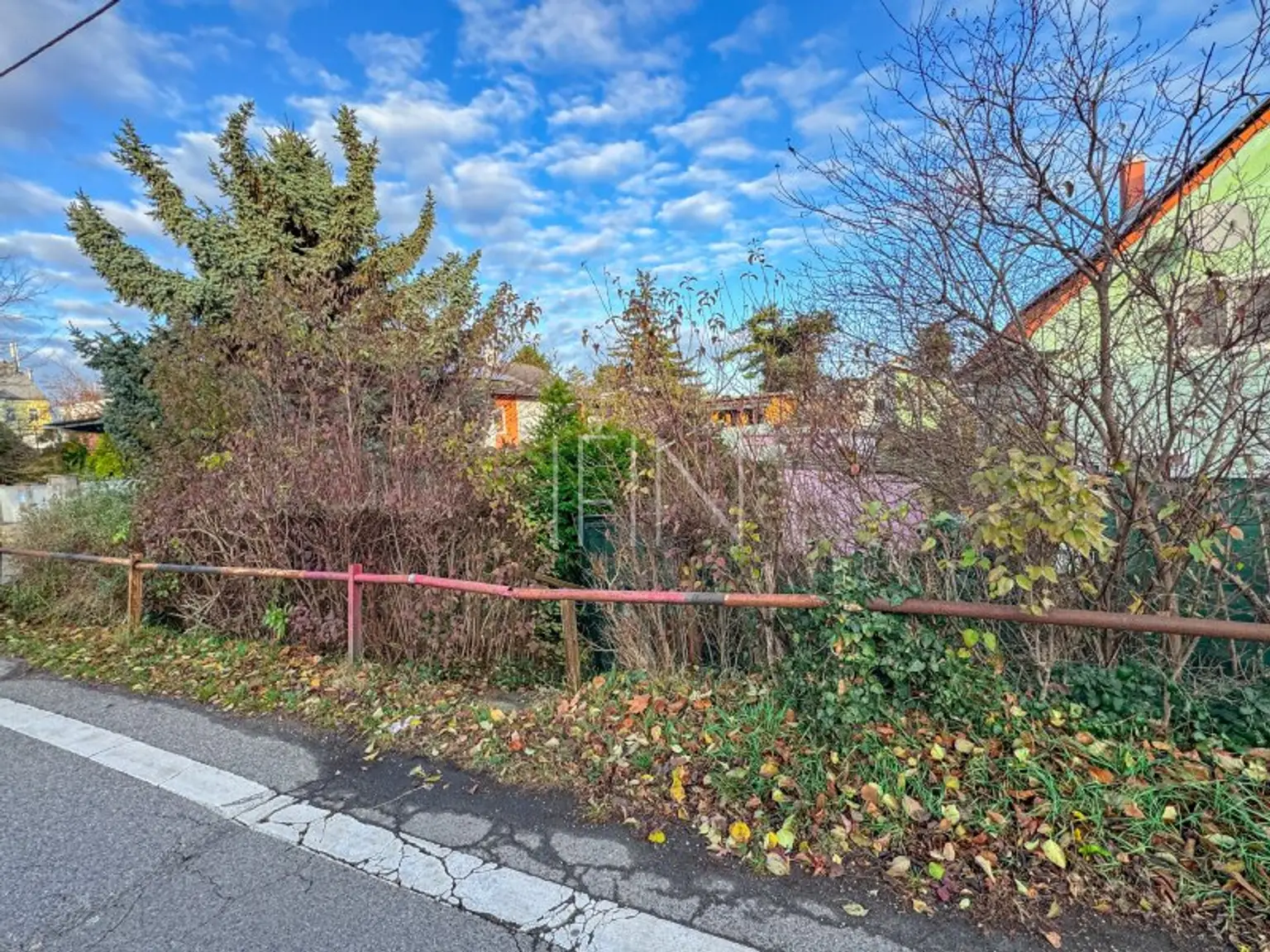 Grundstück - mögliche Einfahrt Vorderseite