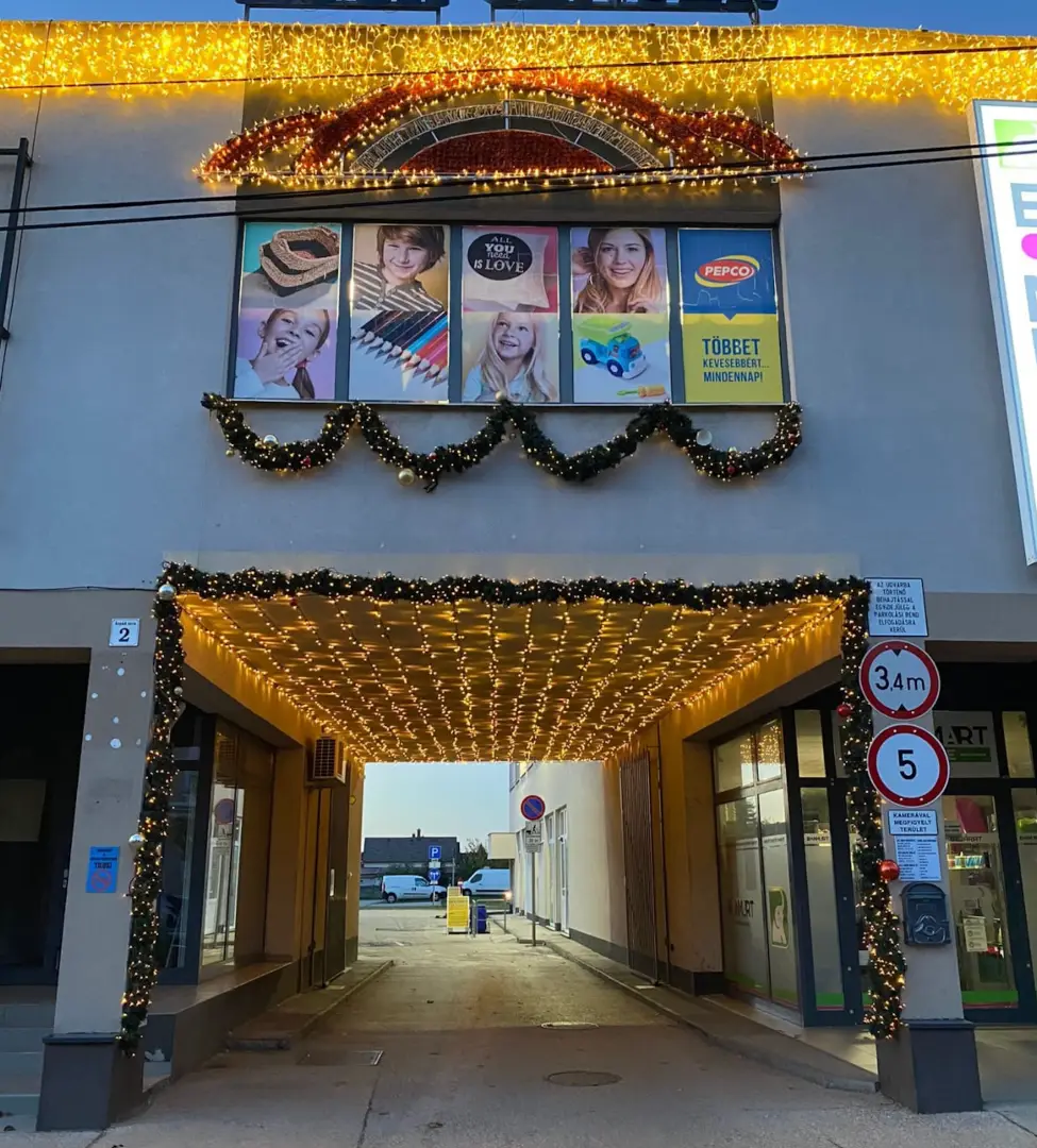 Renditestarkes Einkaufszentrum in Top-Innenstadtlage von Westungarn