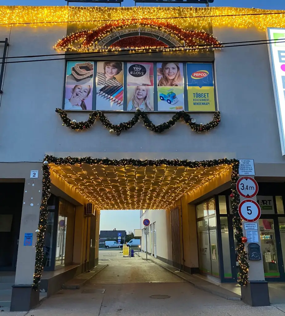 Renditestarkes Einkaufszentrum in Top-Innenstadtlage von Westungarn