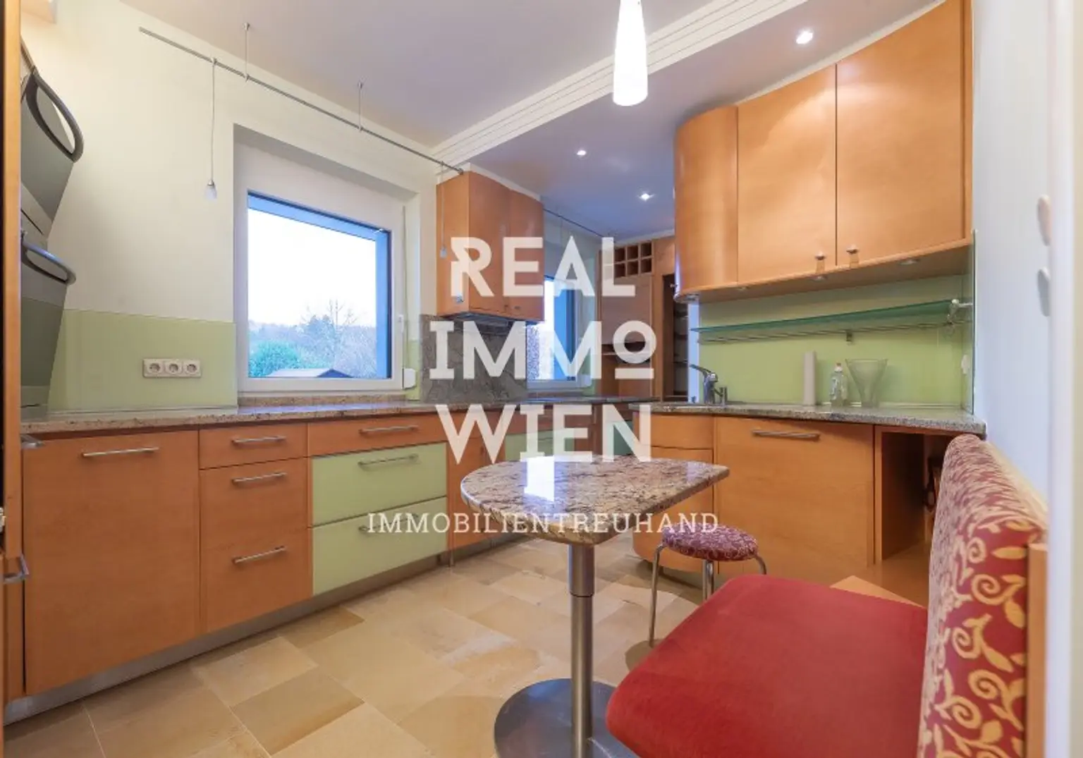 Moderne Villa mit Traumblick am Rande der Stadt..