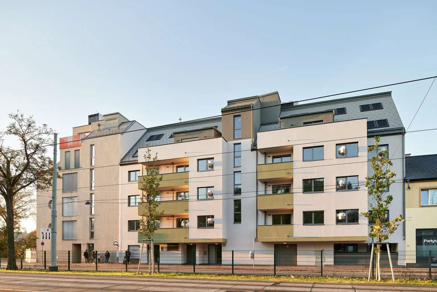 4-Zimmer-Dachgeschosswohnung mit Terrasse in idyllischer Grünlage 
nahe Donau - ERSTBEZUG!