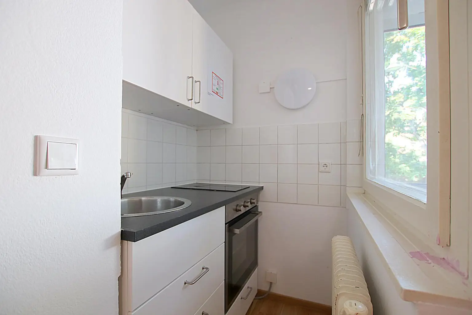 LOGGIA-Garconniere in sehr guter Lage! Unter St.Veit, U4 Nähe. Miete inklusive Warmwasser- und Heizkosten.