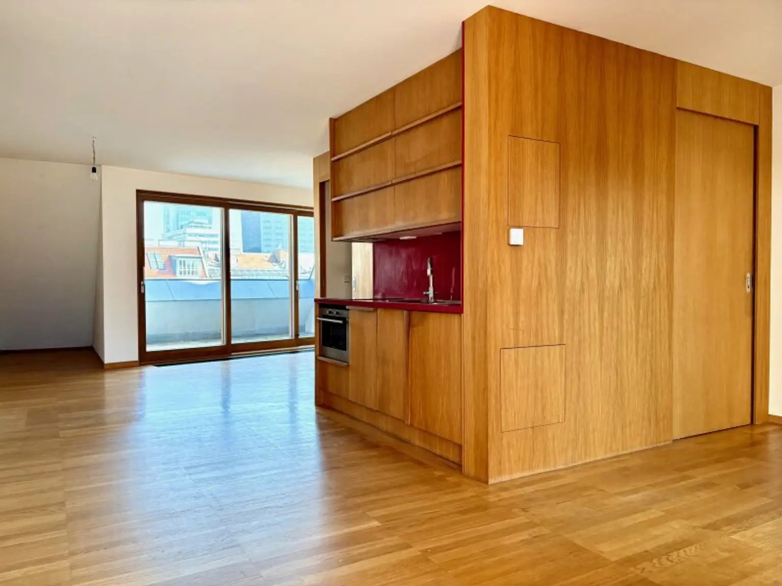 DG-WOHNUNG MIT PRIVATER TERRASSE NÄHE STEPHANSPLATZ