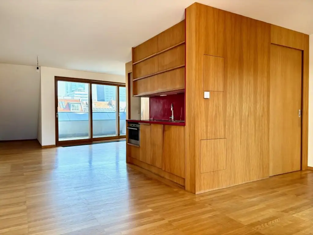 DG-WOHNUNG MIT PRIVATER TERRASSE NÄHE STEPHANSPLATZ