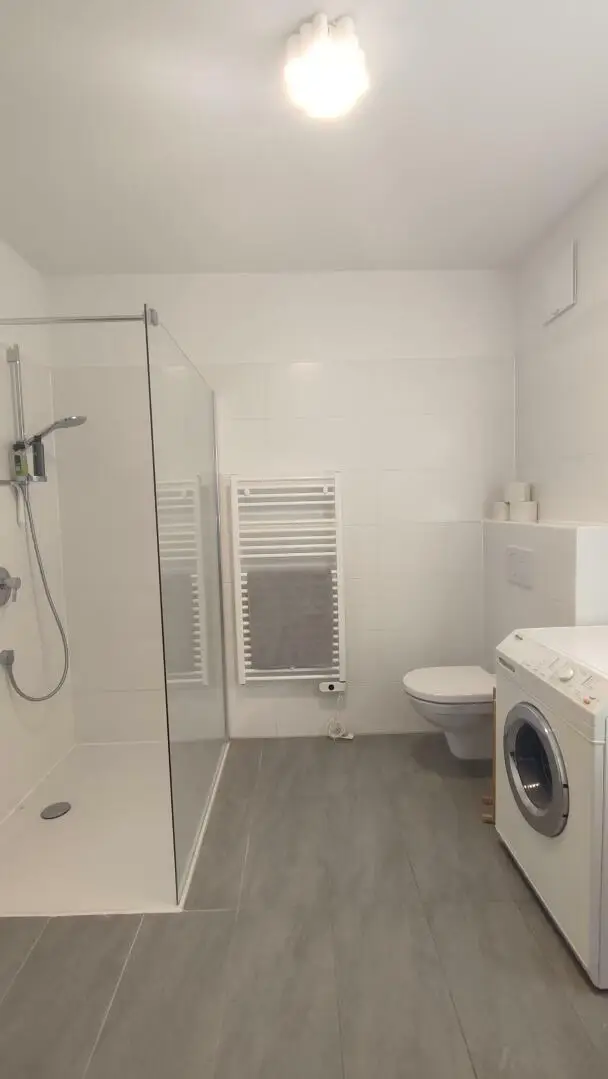 Moderne walkin Dusche