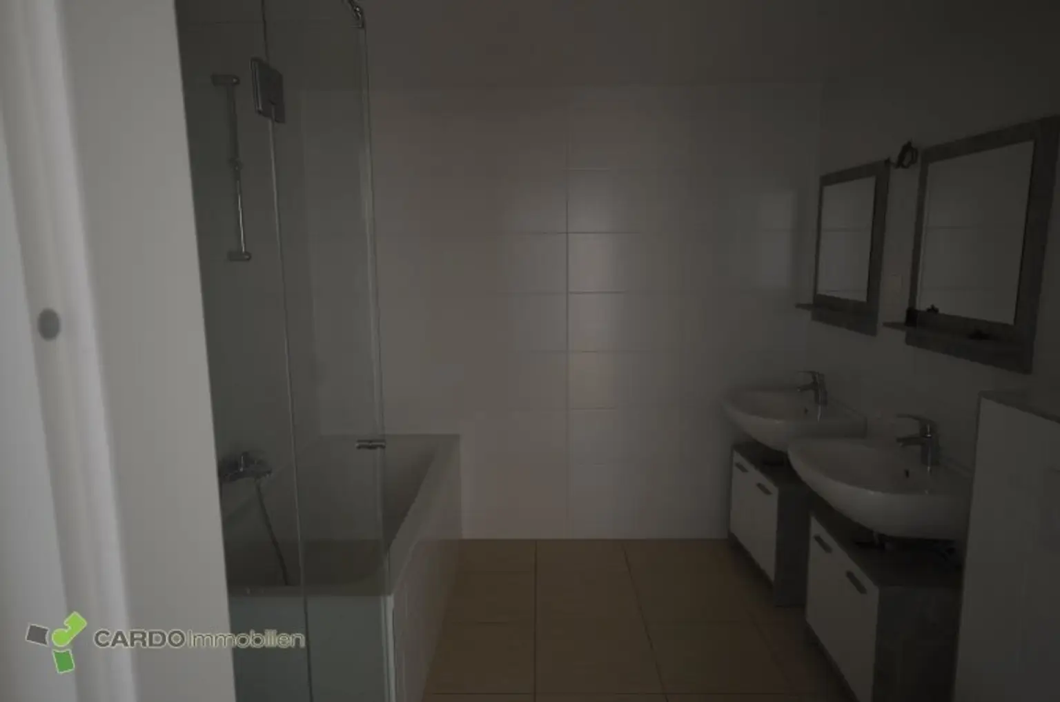 Maissonette, Attraktive Gewerbefläche zu vermieten – ca. 260 m², Nähe UNO City & U-Bahn
