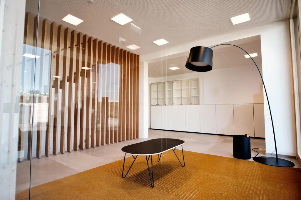 HI TECH BETRIEBSGEBÄUDE