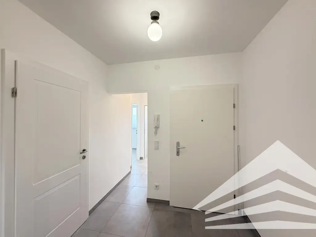 107 m² Altbauwohnung mit großer Loggia in der Innenstadt! TG-Platz verfügbar!