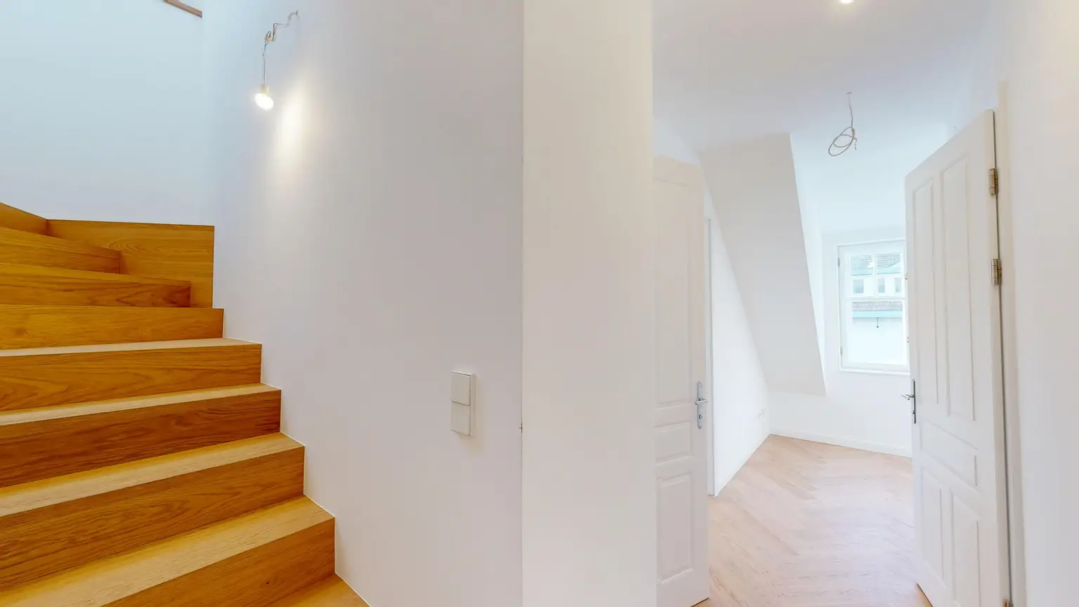 Traumhafte Dachwohnung im Hietzinger Cottage I Altbaujwel