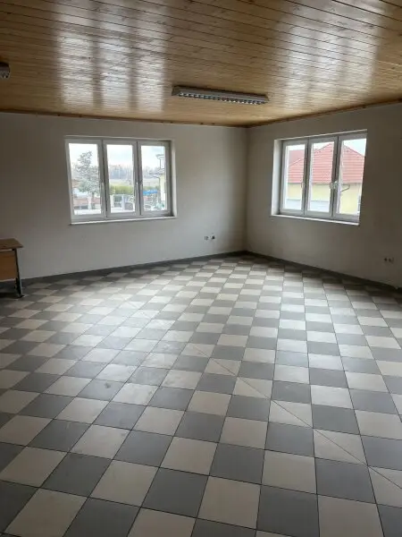 GEWERBEOBEKT MIT RENDITE-MÖGLICHKEIT: BÜRO - LAGER - WERKSTATT - STELLFLÄCHEN