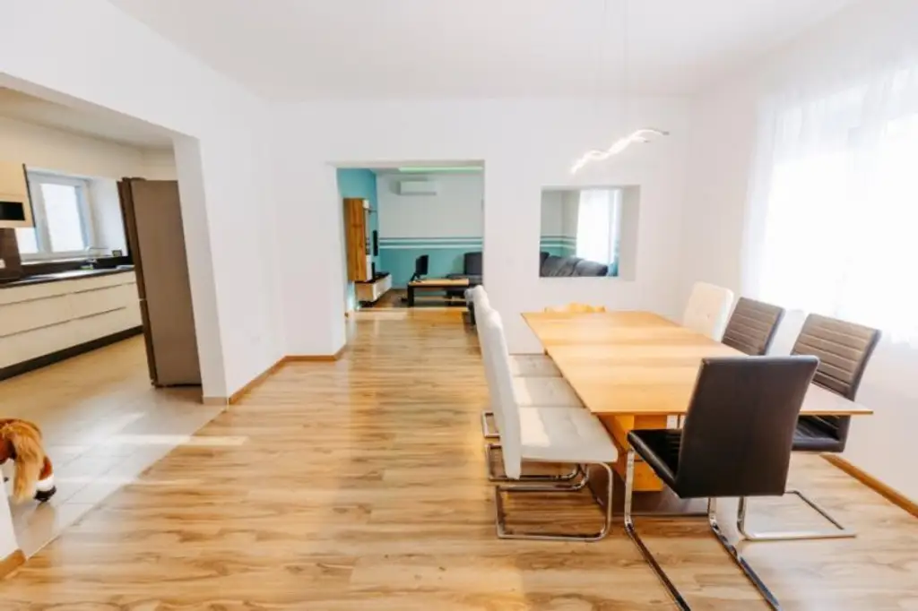 Verträumtes Bauernhaus neu adaptiert (2013) mit Toreinfahrt, Pool, Stadel und Schuppen