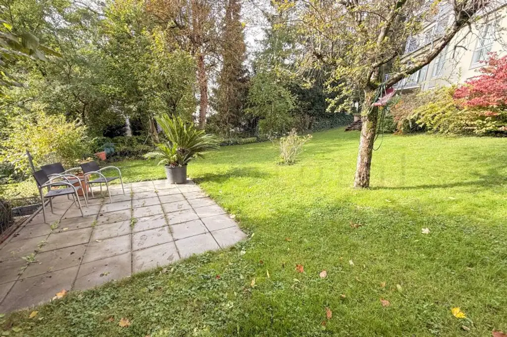 Dornbach - Pointengasse: Großzügige Terrassenwohnung mit unverbaubarem Grünblick