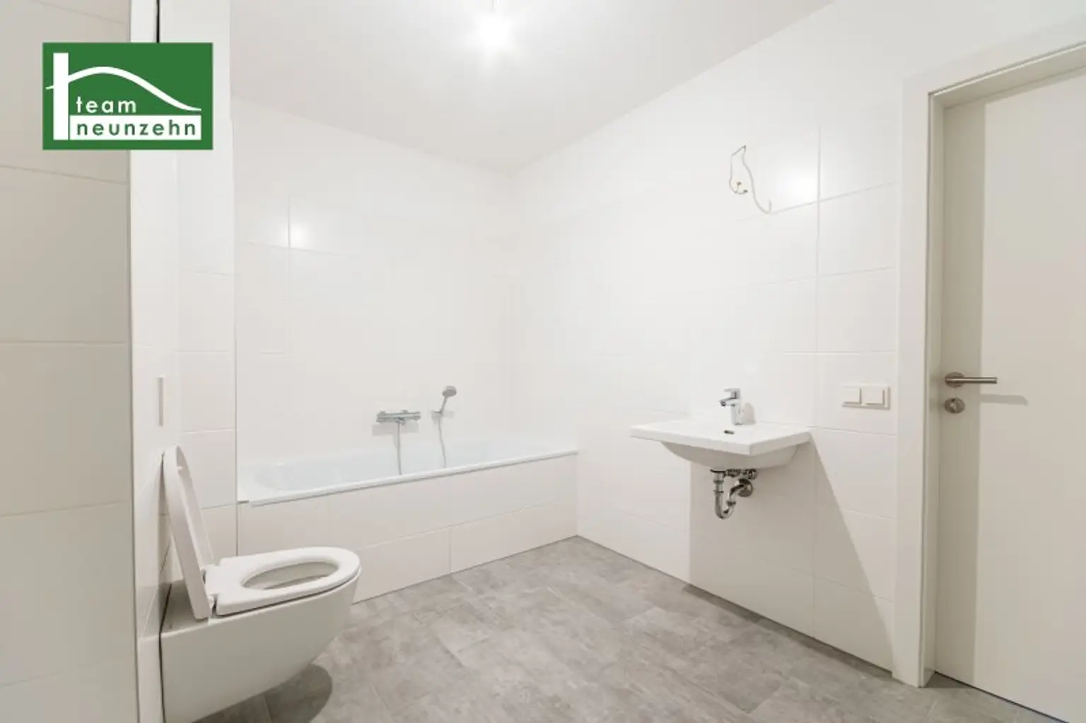 MODERNER ERSTBEZUG - 3 Zimmer - BALKON - Eigengrund - JETZT ANFRAGEN