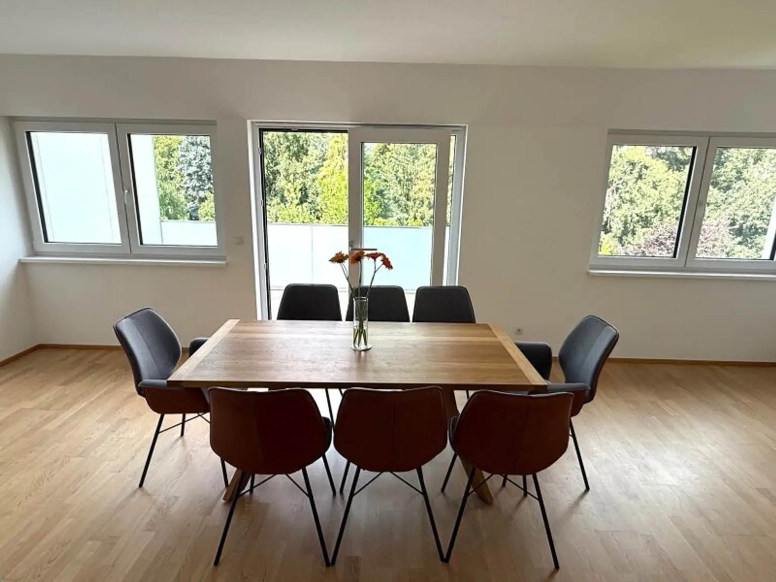 Wohnen in Hietzing + Balkon ca. 11 m² + Markenküche im Wert von ca. € 22.000 + 1 Garagenplatz im Eigentum