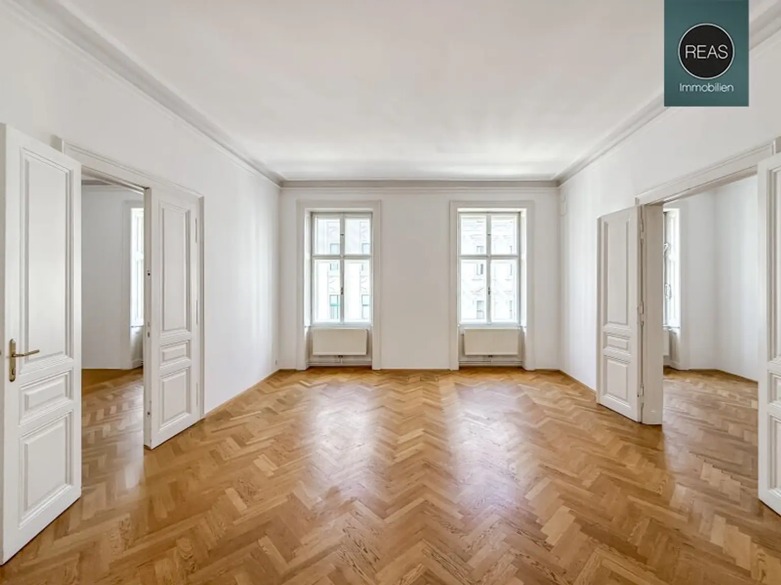 Klimatisiertes Büro bei neuer U5 Station! Repräsentatives Haus in bester Innenstadtlage bei der Votivkirche!