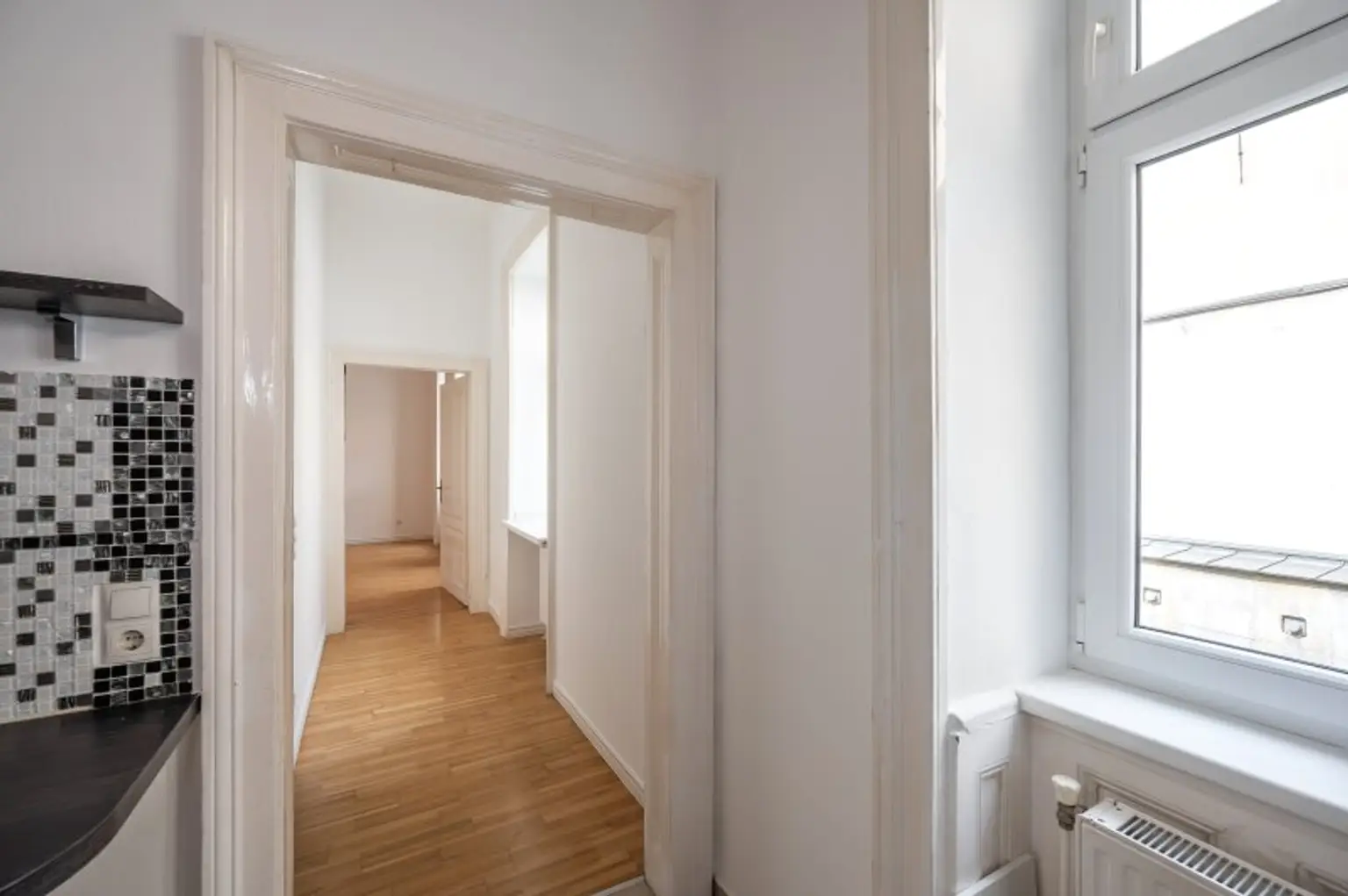 ***NEU*** Fantastische 4 Zimmer Wohnung in repräsentativem Stilaltbau! in TOP-Lage!