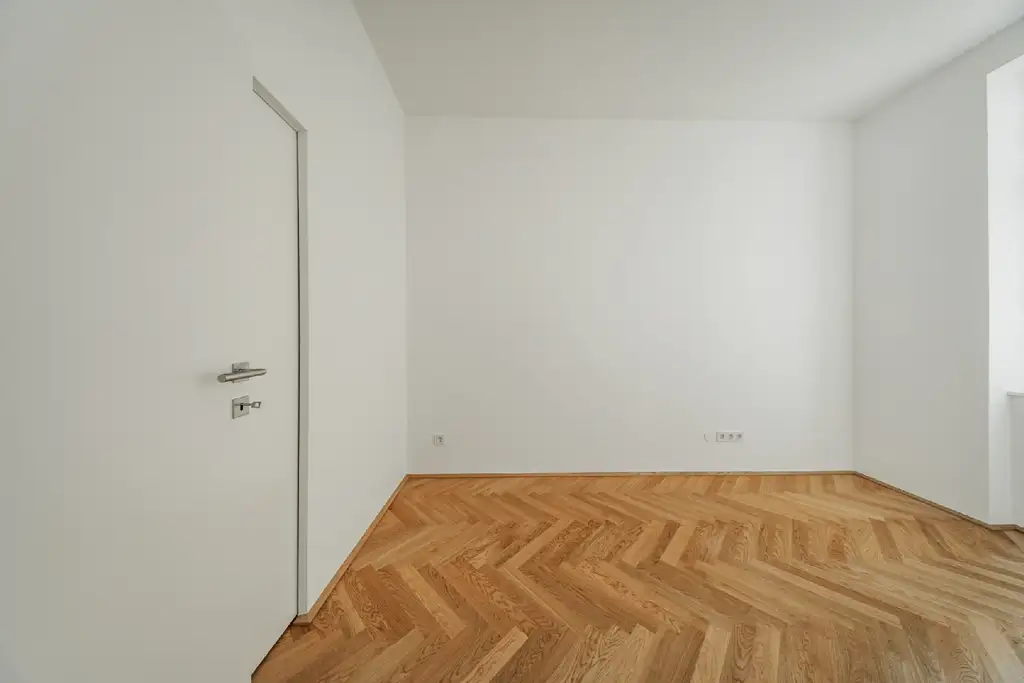 Stilvoller Erstbezug – hochwertig sanierte Altbauwohnung in ruhiger Lage!