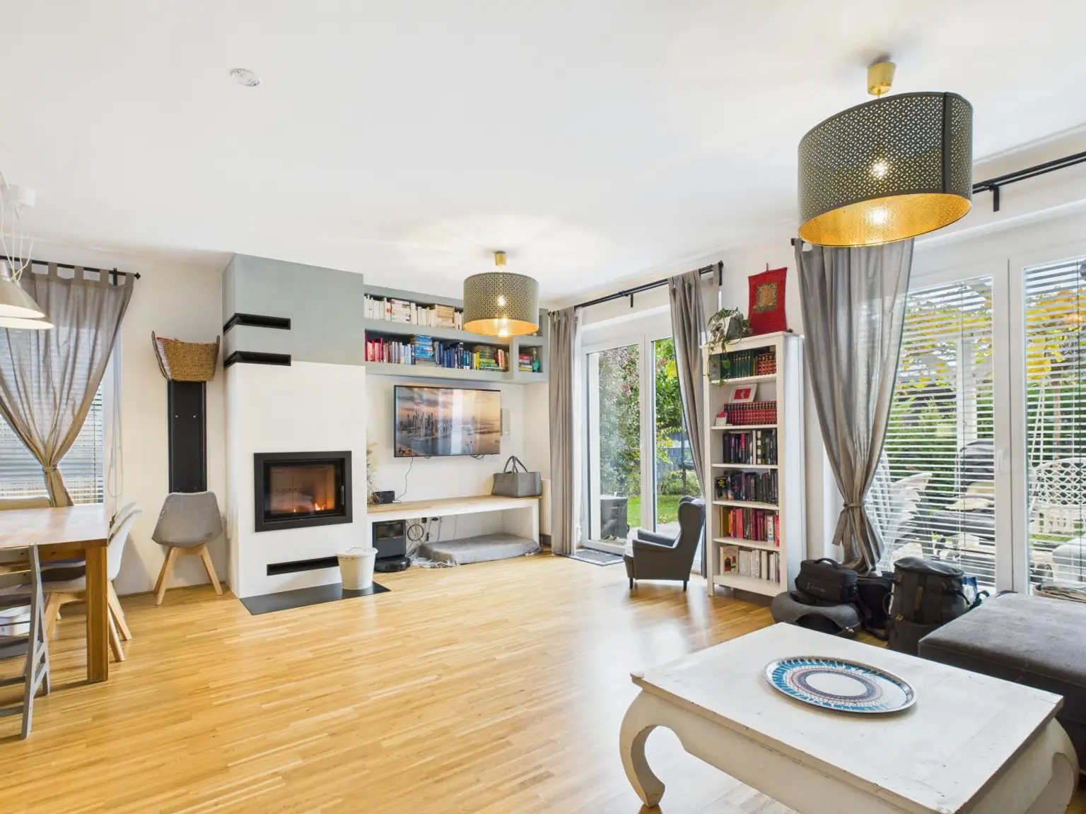 Neuwertige Doppelhaushälfte mit TOP Ausstattung in ruhiger Ortsrandlage