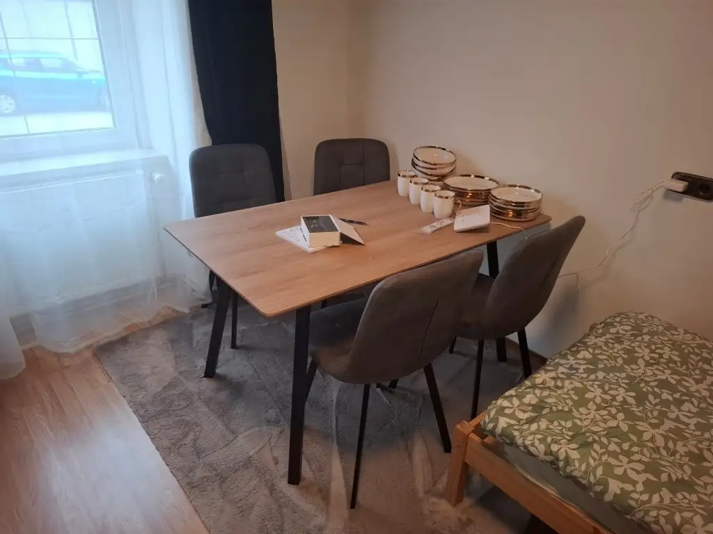 Möblierte 2-Zimmer-Wohnung im Erdgeschoß eines Wohnhauses im Zentrum von Bruck/Mur zu mieten !