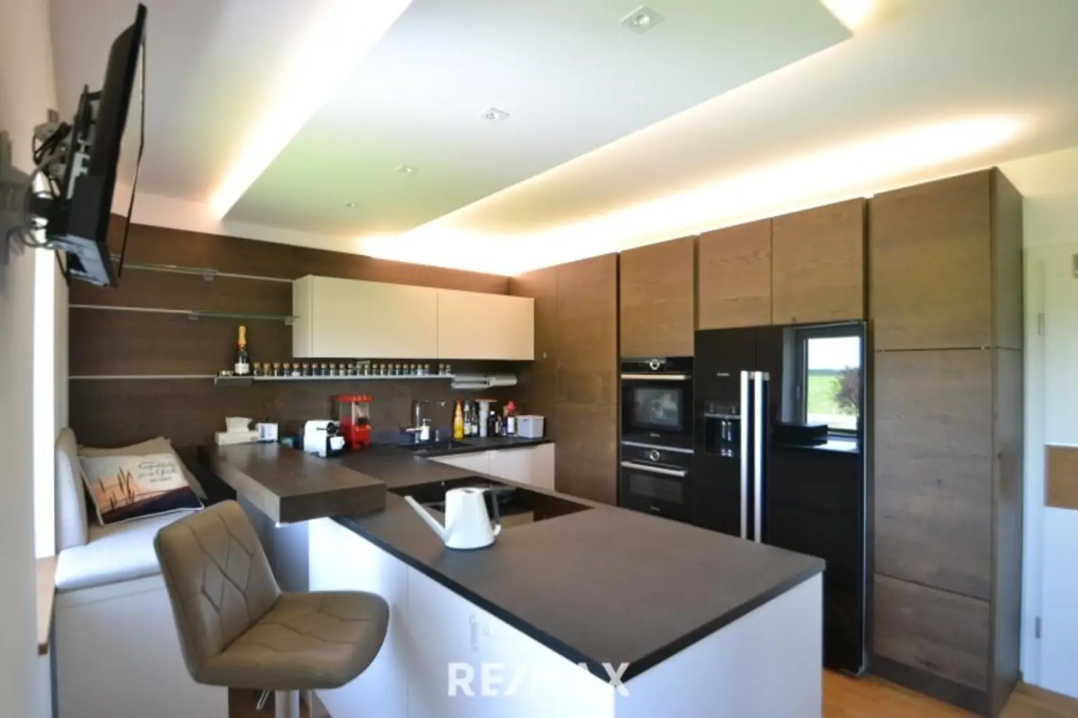 moderne Küche im Obergeschoß