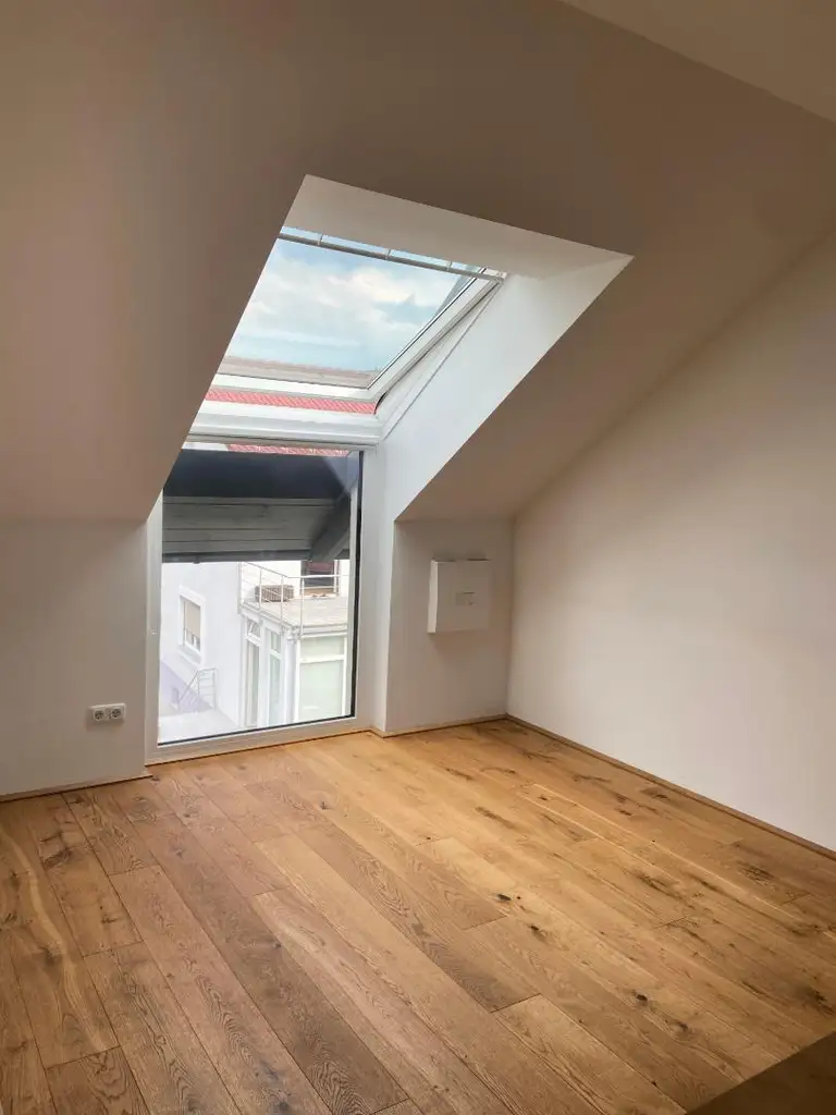 Moderne Dachgeschosswohnung inkl. Einbauküche und Loggia - Top A08