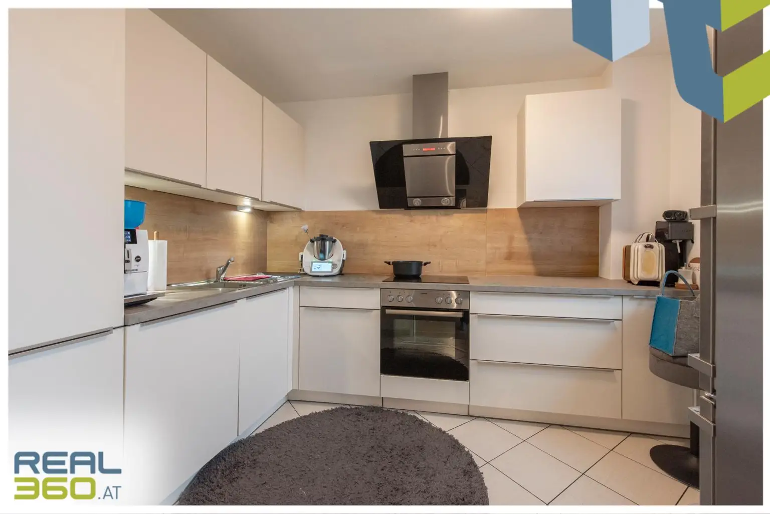 Küche mit allen Geräten