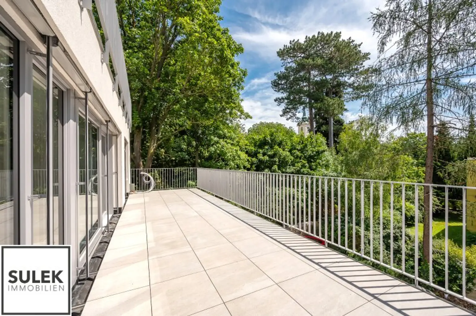 Exklusiv Wohnen in Grünruhelage: großzügige 2 Zimmer Erstbezugswohnung mit südseitiger 30m2 Terrasse – jetzt vormerken & 9/25 einziehen!