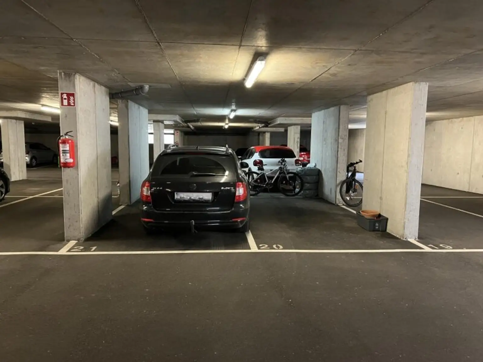 Tiefgaragenplätze 1, 2