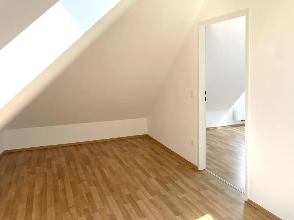 Dachgeschoss-Juwel mit Fernblick, Raumvielfalt und Terrasse in 1150 Wien