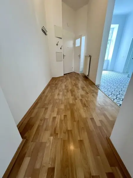 100m² Altbauwohnung: 3-Zimmer. 2 Bäder mit moderner Küche & Ausstattung