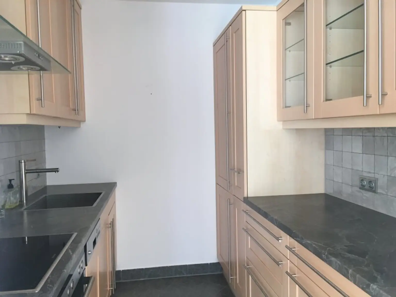 Moderne 3 Zimmerwohnung nähe Schloss Hetzendorf ruhe Lage Terrasse +Stellplatz