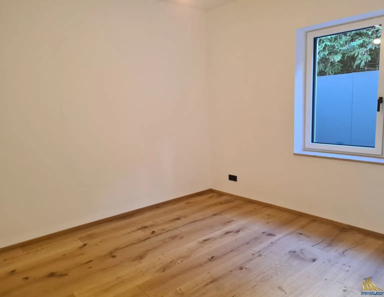 PROVISIONSFREI: FAMILIENFREUNDLICHE 4-ZIMMERWOHNUNG MIT TERRASSEN UND GARTEN