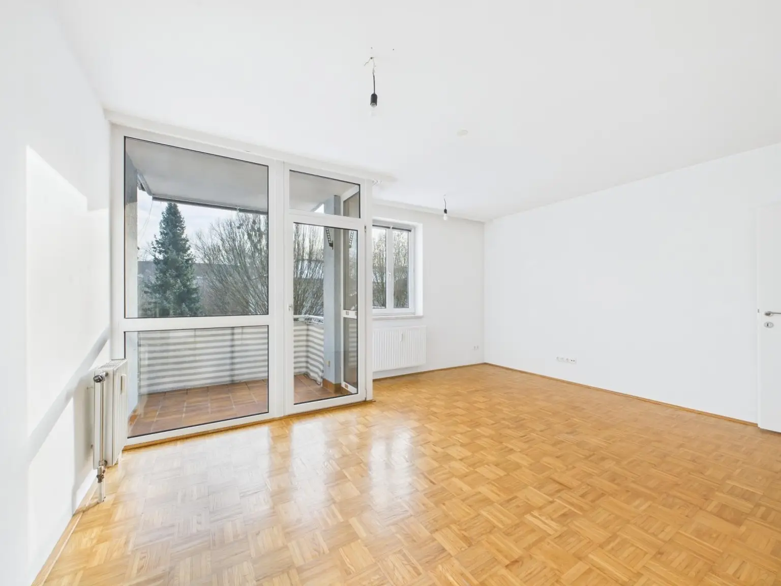 CAM04191G0-PR0077-STILL007