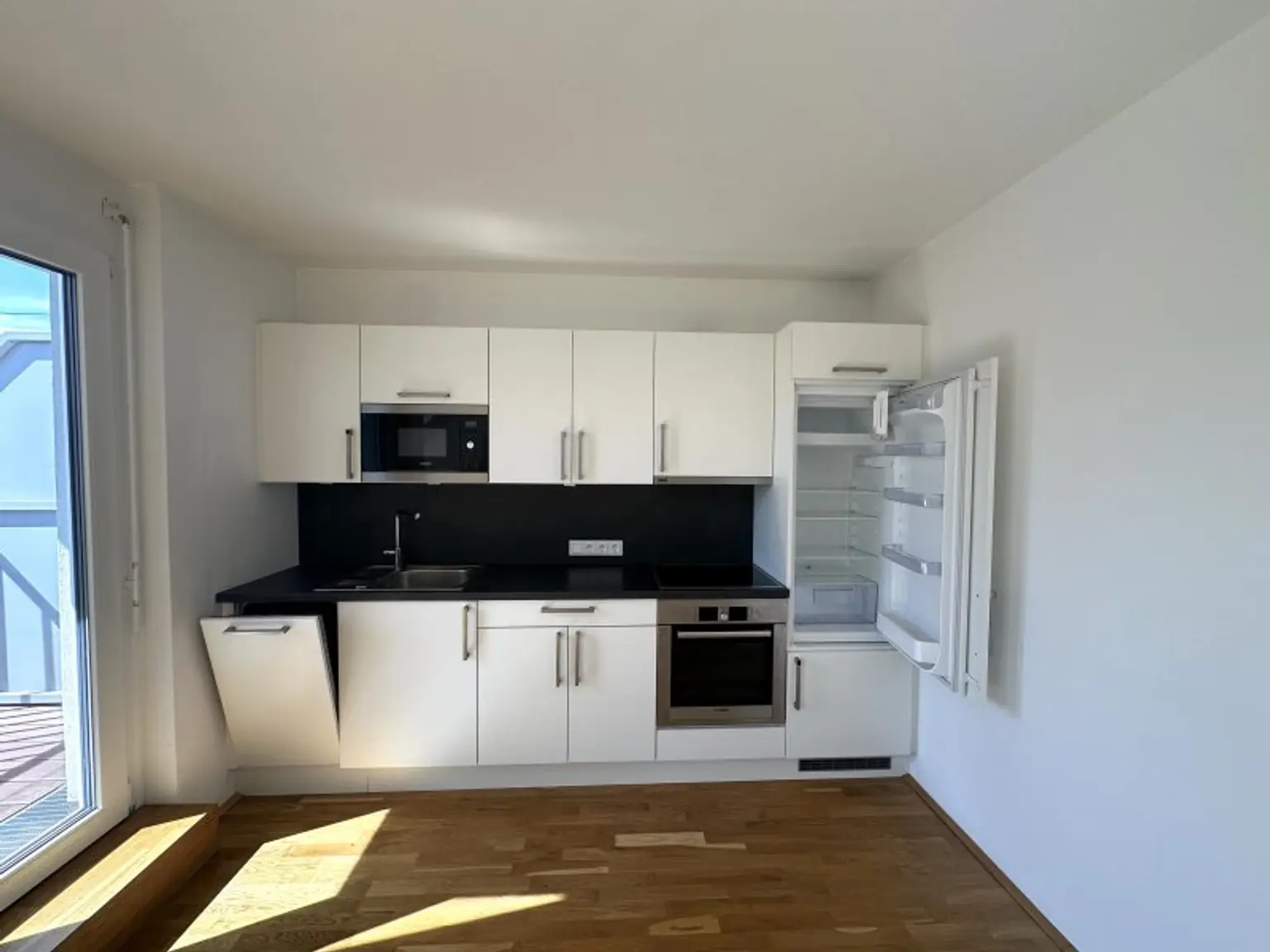 kompakte 2-Zimmer Wohnung in ruhiger Lage mit guter Infrastruktur- nahe U4 Hietzing - ab 01.09